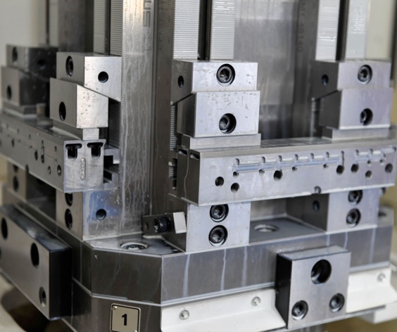 ���a����